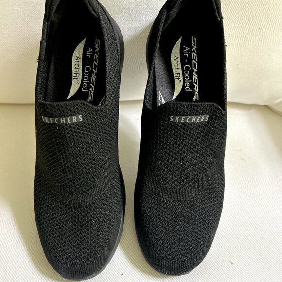 Women's Skechers, Arch Fit Refine, Air-Cooled= Size 8.5, Black Perfect Condition - Picture 1 of 4